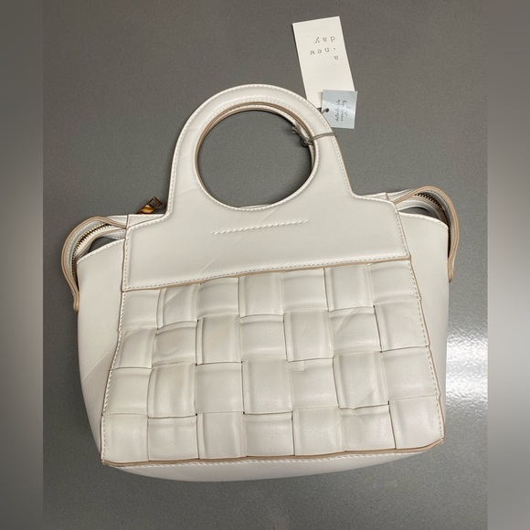 a new day Handbags - NEW A NEW DAY White cross body bag